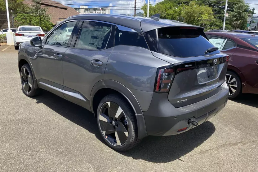 2025 Nissan Kicks SR photo 1