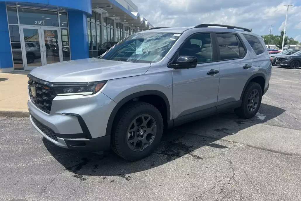 2025 Honda Pilot TrailSport photo 1