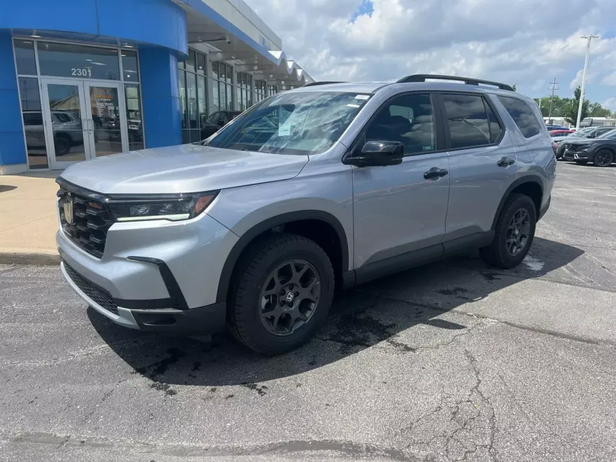 2025 Honda Pilot TrailSport photo 1