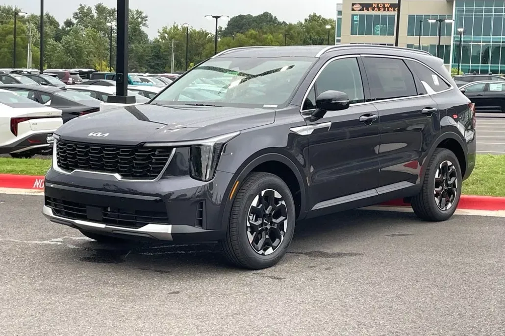 2026 Kia Sorento S photo 1