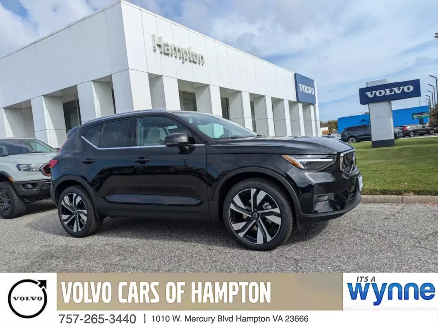 2025 Volvo XC40 Plus photo 1
