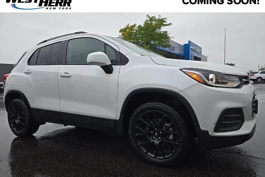 2022 Chevrolet Trax LT photo 1