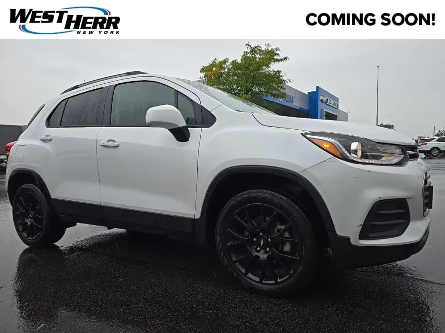2022 Chevrolet Trax LT photo 1