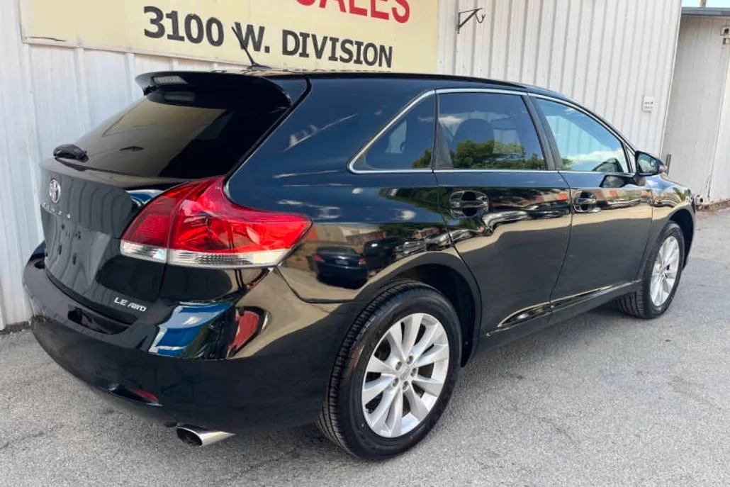 2013 Toyota Venza LE photo 1