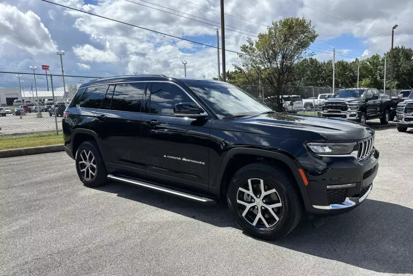 2023 Jeep Grand Cherokee Limited photo 1