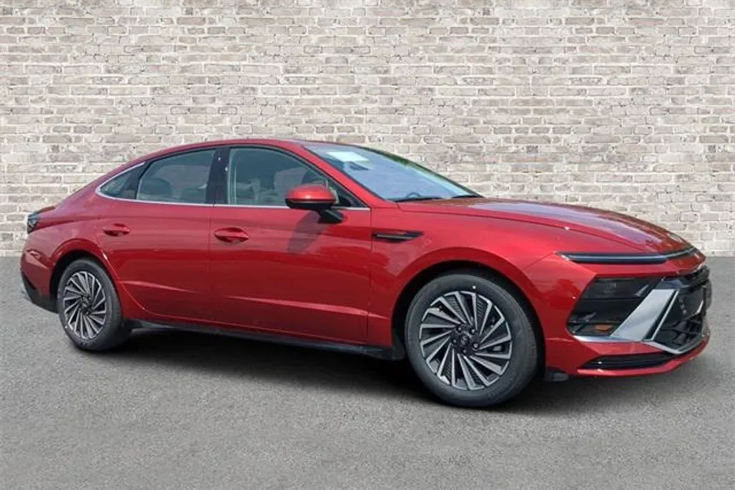 2025 Hyundai Sonata Hybrid SEL photo 1