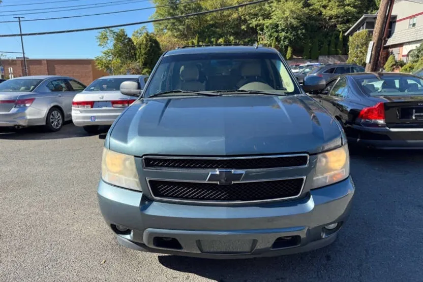 2009 Chevrolet Suburban LT 2500 photo 1