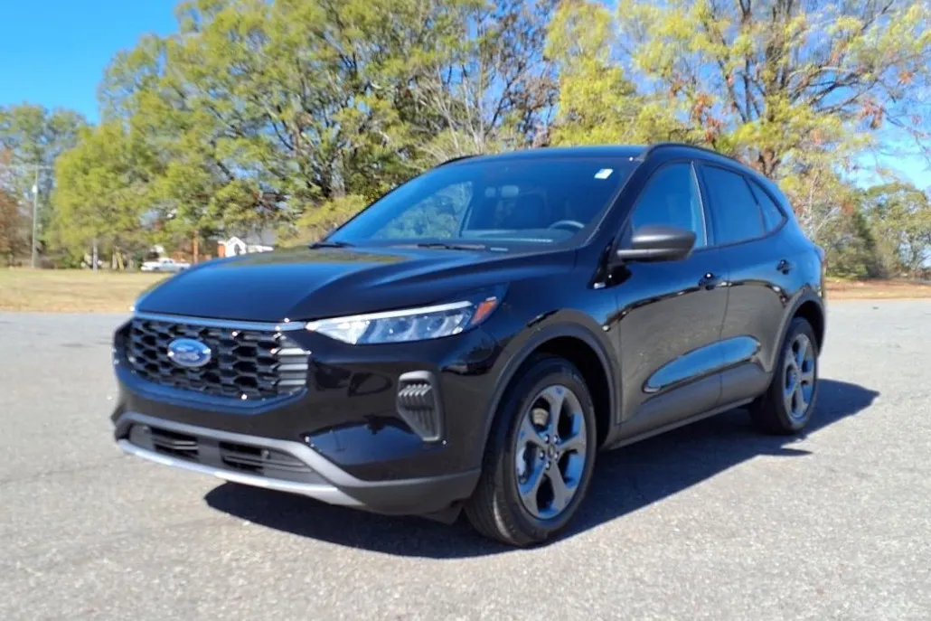 2025 Ford Escape ST-Line photo 1