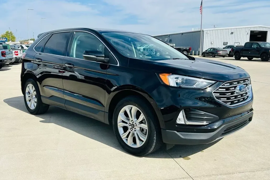 2024 Ford Edge Titanium photo 1