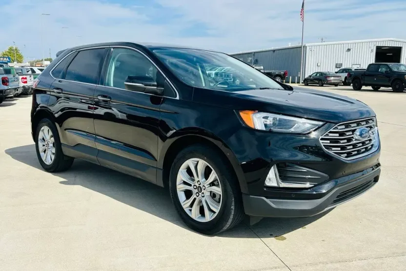 2024 Ford Edge Titanium photo 1