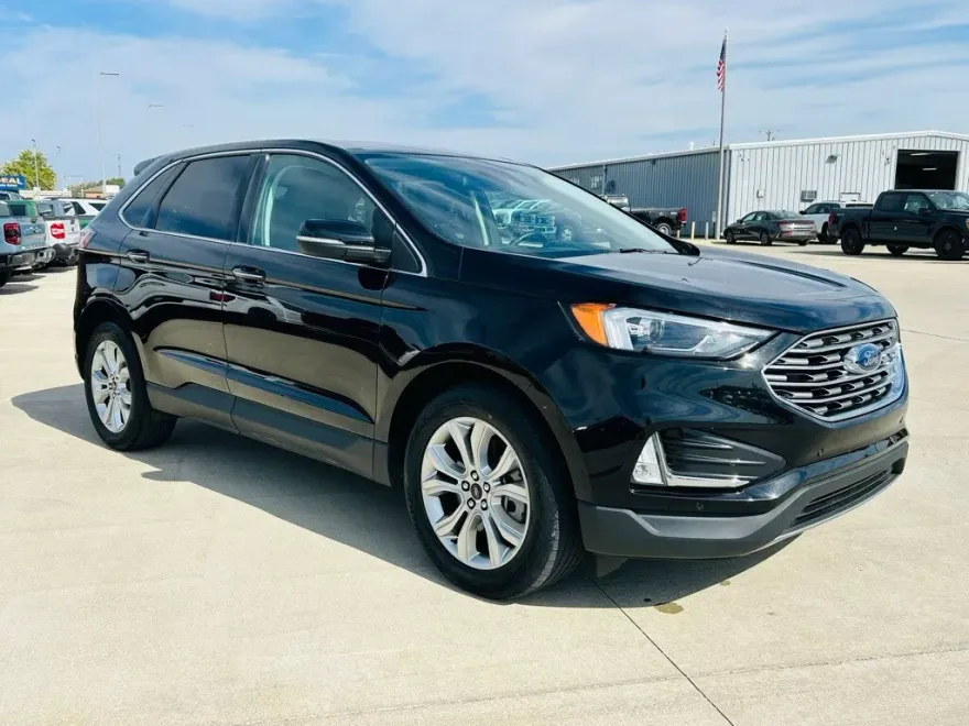 2024 Ford Edge Titanium photo 1