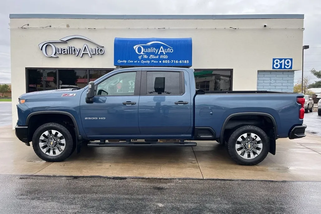 2024 Chevrolet Silverado Custom photo 1
