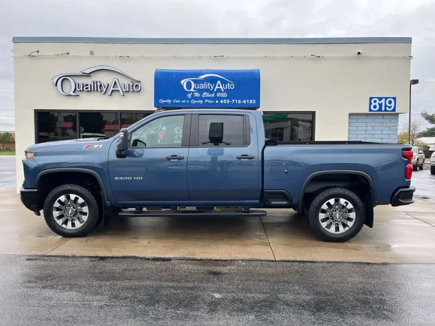 2024 Chevrolet Silverado Custom photo 1