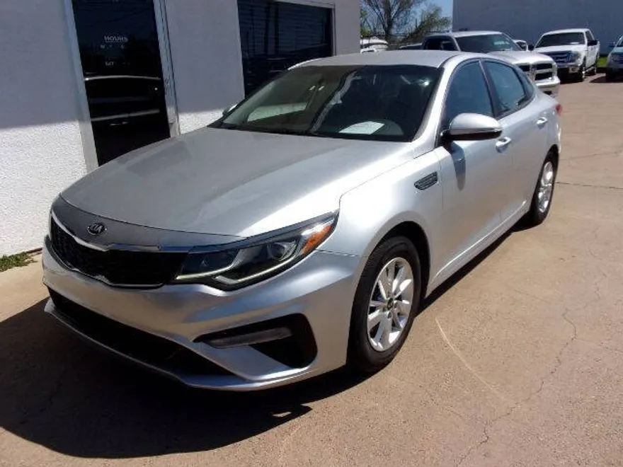 2019 Kia Optima LX photo 1