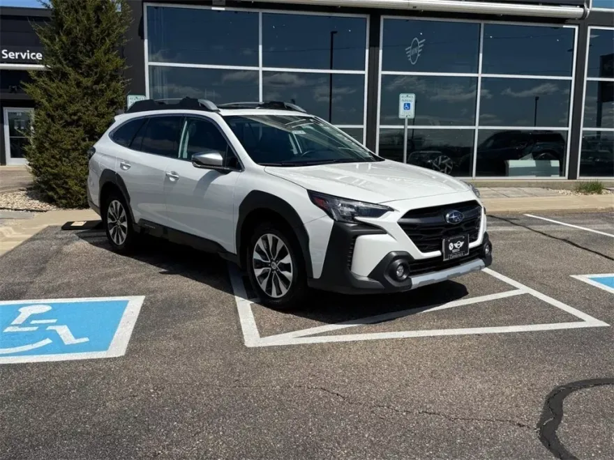 2023 Subaru Outback Touring photo 1