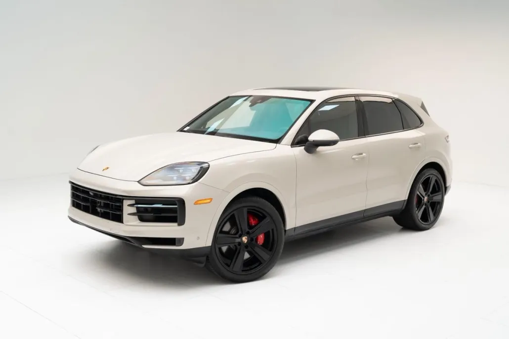 2025 Porsche Cayenne S photo 1