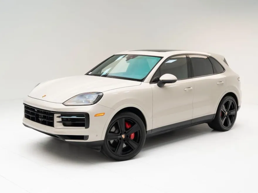 2025 Porsche Cayenne S photo 1