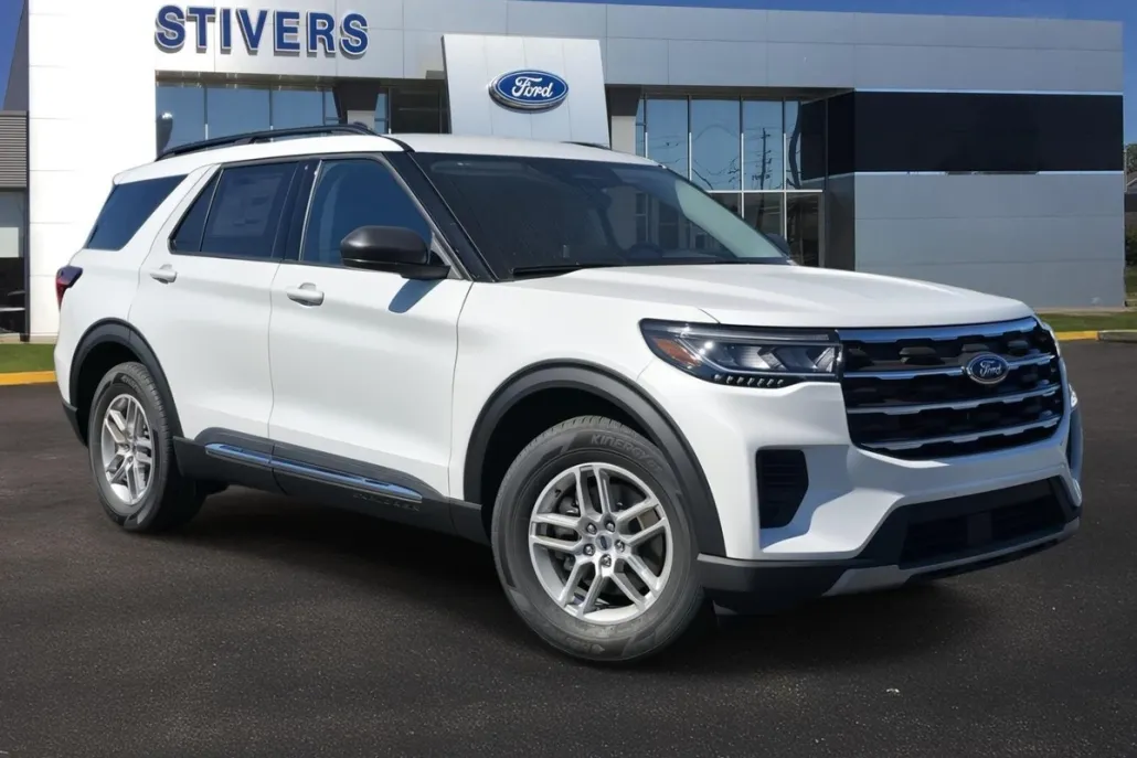 2025 Ford Explorer photo 1