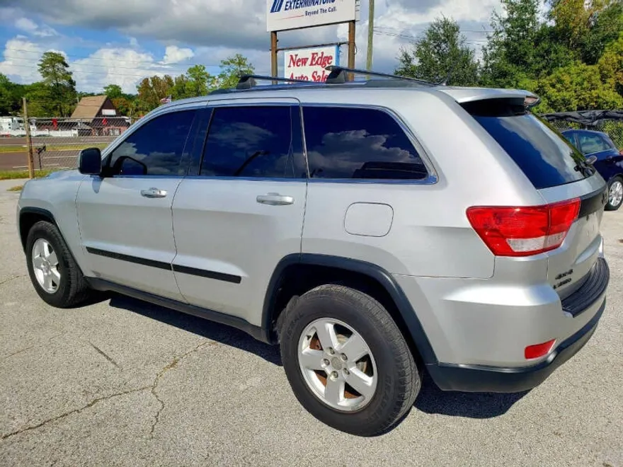 2011 Jeep Grand Cherokee Laredo photo 1
