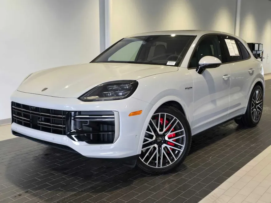 2025 Porsche Cayenne Turbo E-Hybrid photo 1