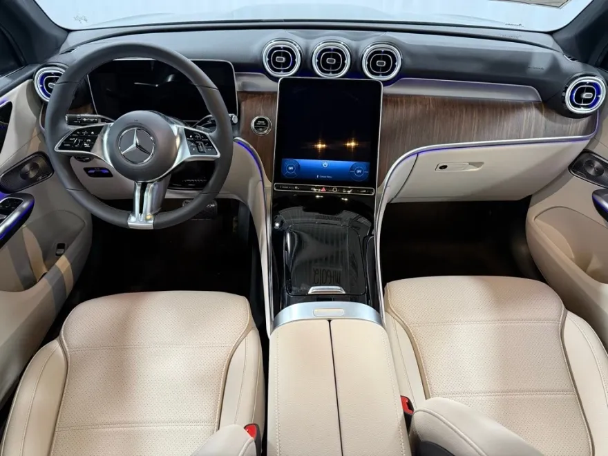 2026 Mercedes Benz GLC 300 4MATIC photo 1