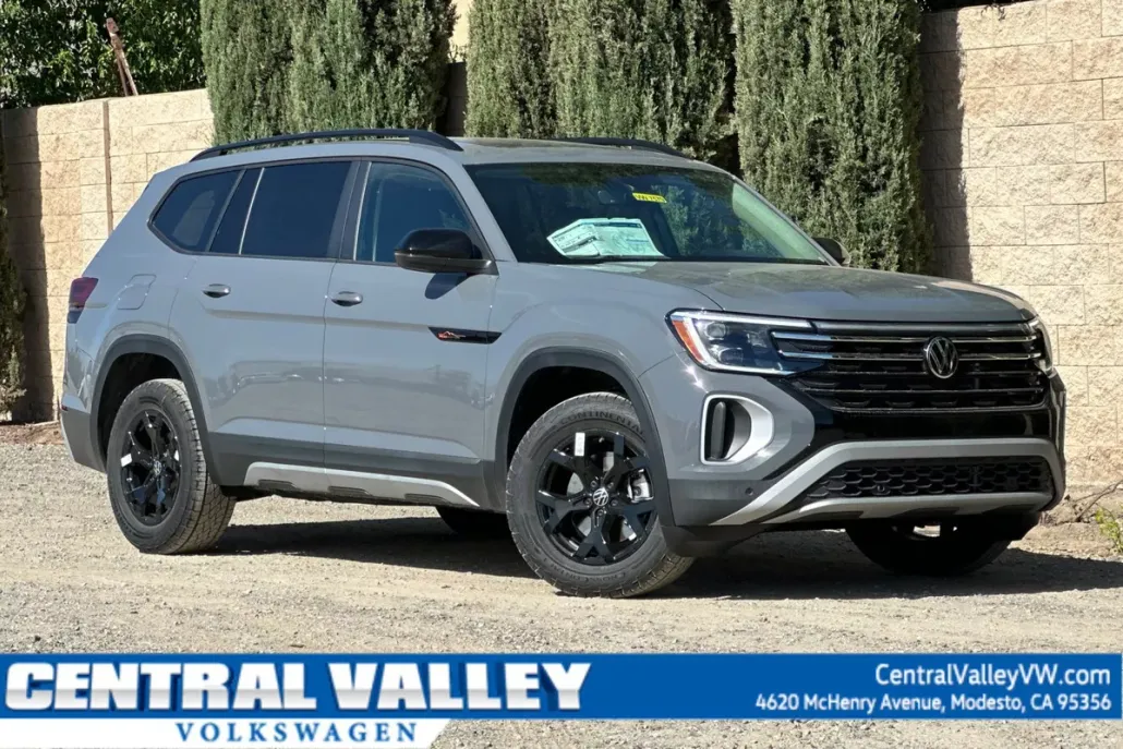 2025 Volkswagen Atlas SE Technology Peak Edition photo 1