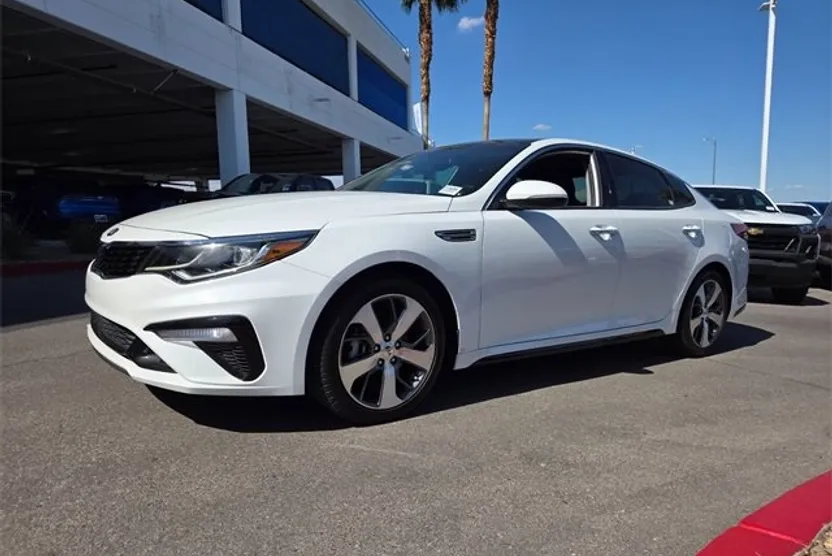 2019 Kia Optima S photo 1