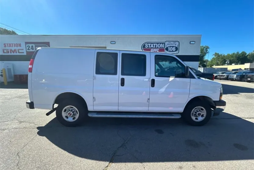 2023 Gmc Savana Cargo 2500 photo 1