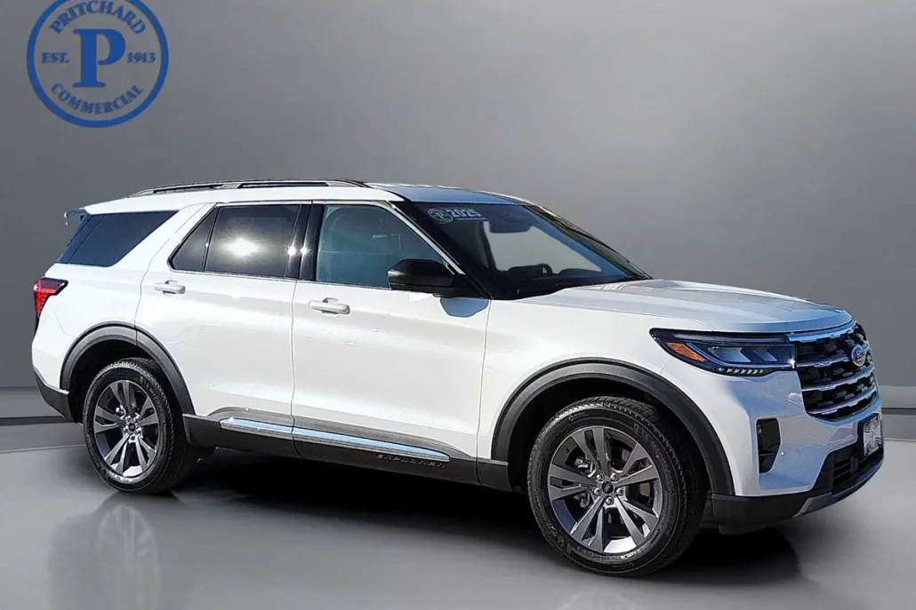 2025 Ford Explorer photo 1