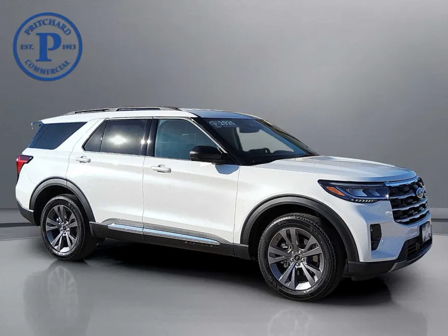 2025 Ford Explorer photo 1