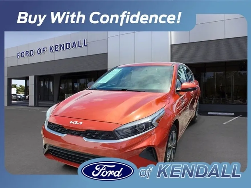 2023 Kia Forte LXS photo 1