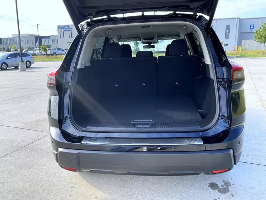 2026 Nissan Rogue SV photo 1