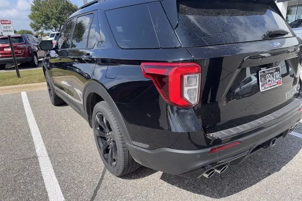 2024 Ford Explorer ST photo 1