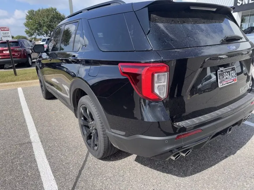 2024 Ford Explorer ST photo 1