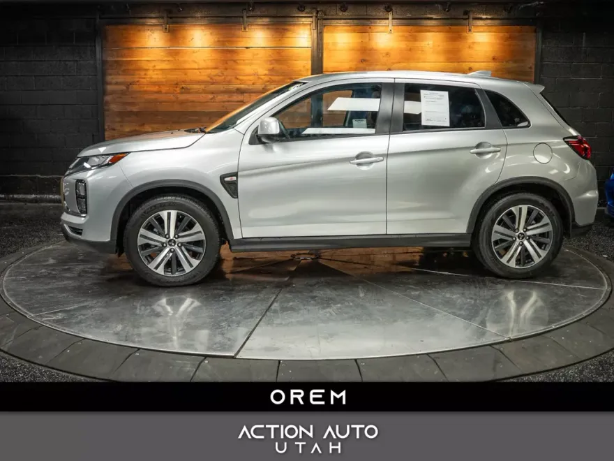 2024 Mitsubishi Outlander Sport ES photo 1