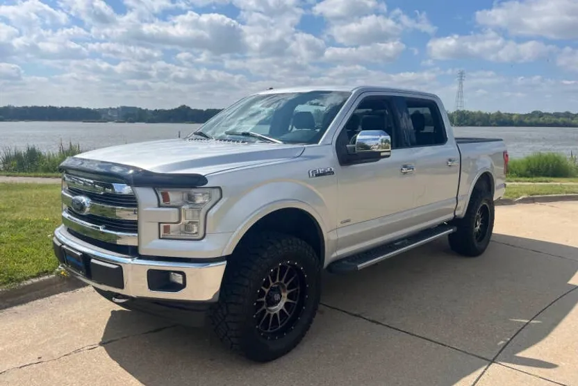 2017 Ford F-150 Platinum photo 1