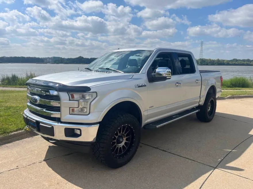 2017 Ford F-150 Platinum photo 1