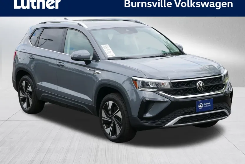 2024 Volkswagen Taos SE photo 1