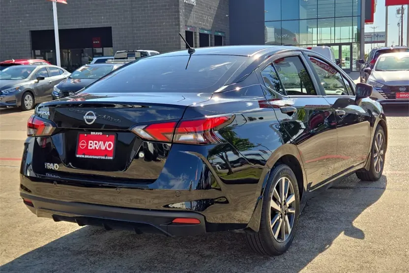 2025 Nissan Versa 1.6 S photo 1