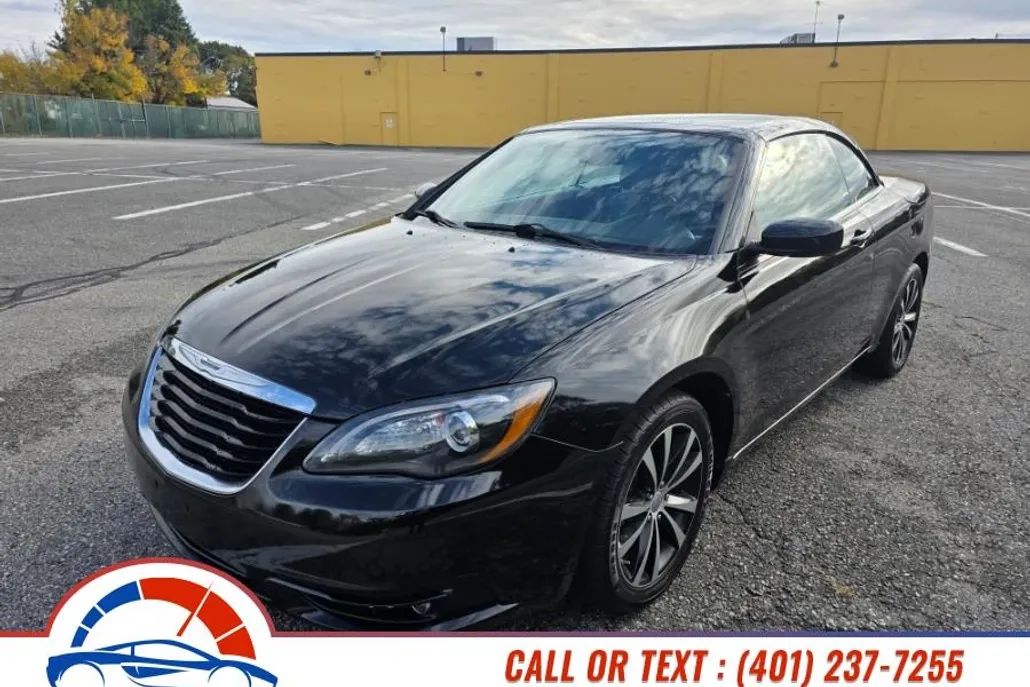 2013 Chrysler 200 S photo 1