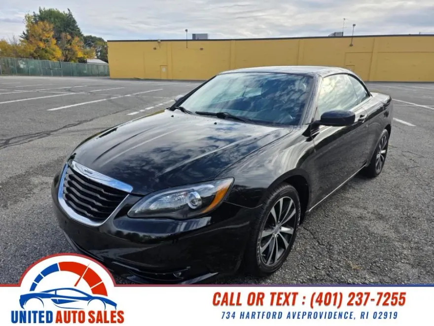 2013 Chrysler 200 S photo 1