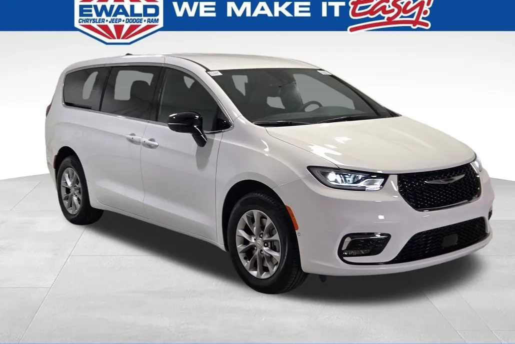 2026 Chrysler Pacifica photo 1