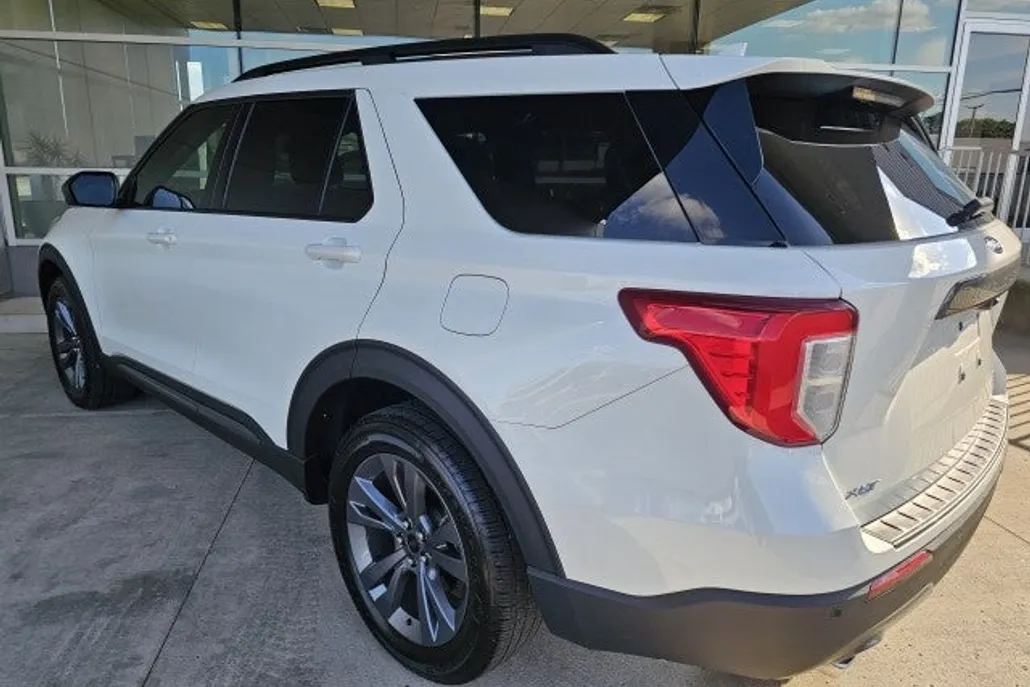 2022 Ford Explorer XLT photo 1
