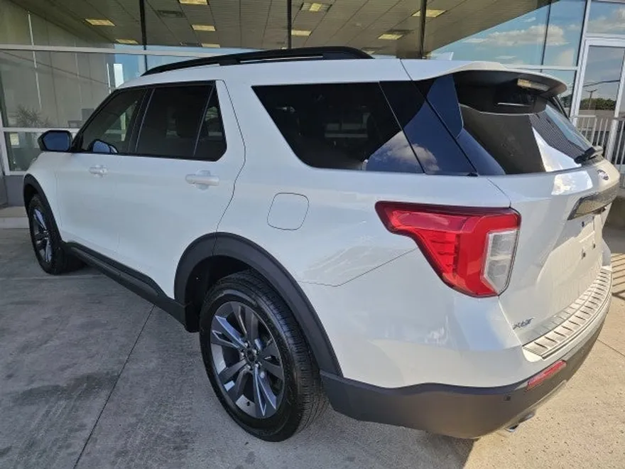 2022 Ford Explorer XLT photo 1