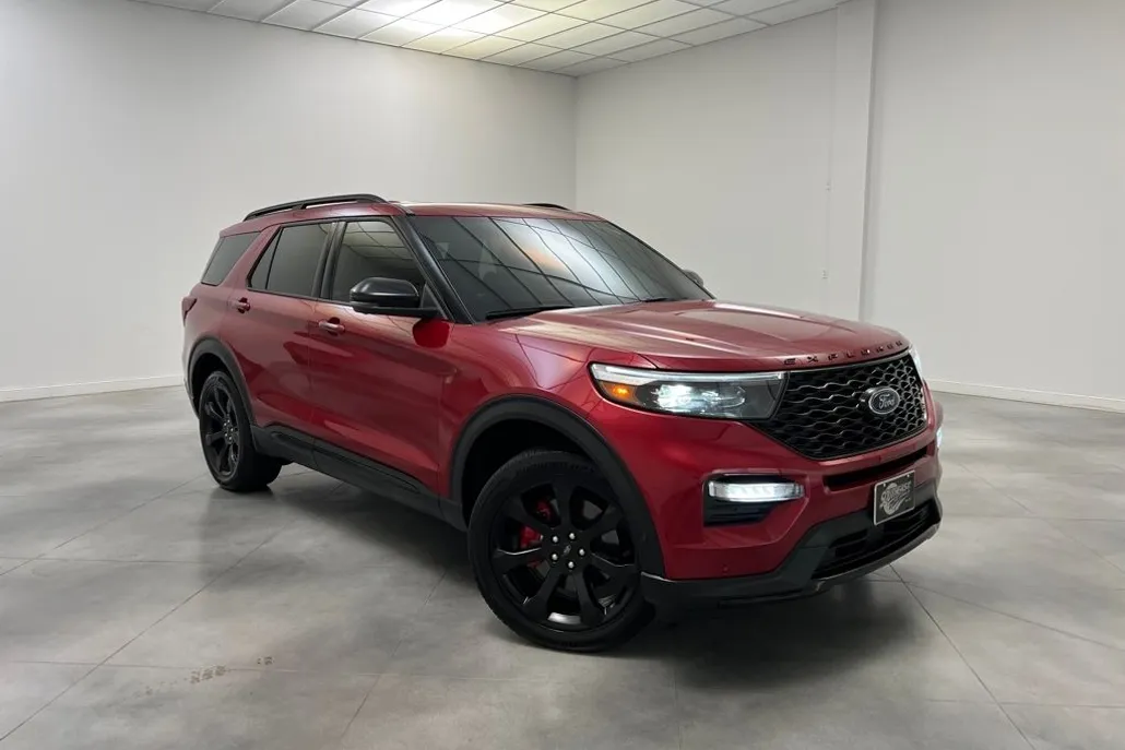 2022 Ford Explorer ST photo 1