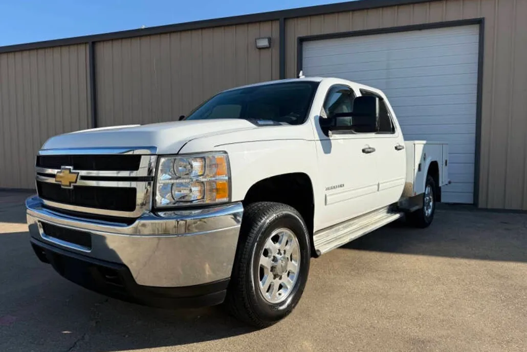 2013 Chevrolet Silverado 3500HD LT photo 1
