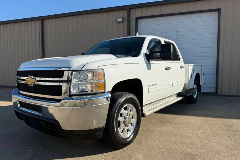 2013 Chevrolet Silverado 3500HD LT photo 1