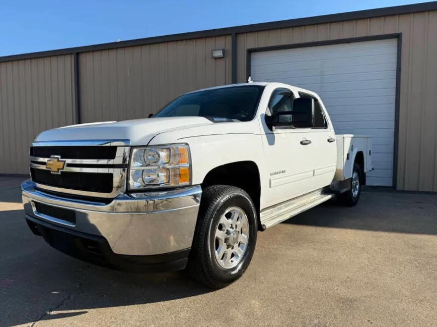 2013 Chevrolet Silverado 3500HD LT photo 1