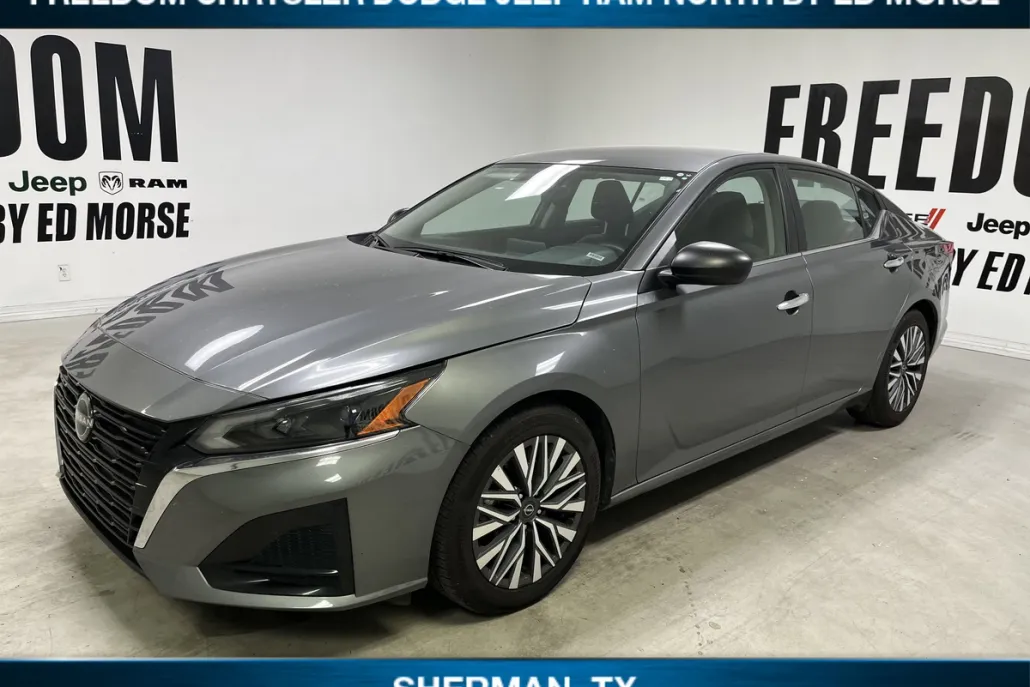 2024 Nissan Altima 2.5 SV photo 1