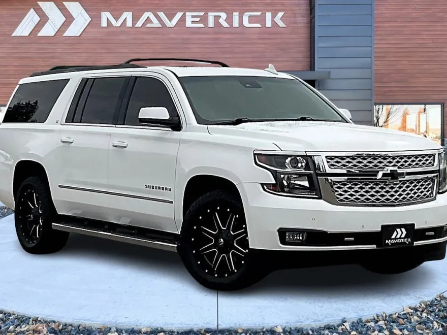 2016 Chevrolet Suburban LT photo 1